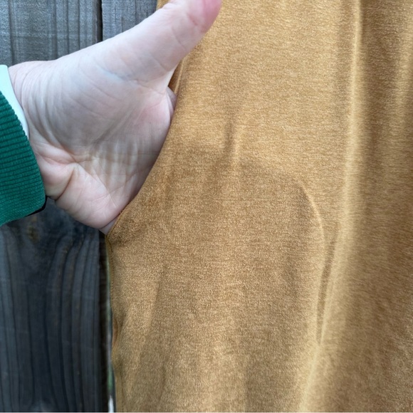 Vuori Pants Women's Medium Yellow Gold Dreamknit Performance Jogger - Picture 3 of 8